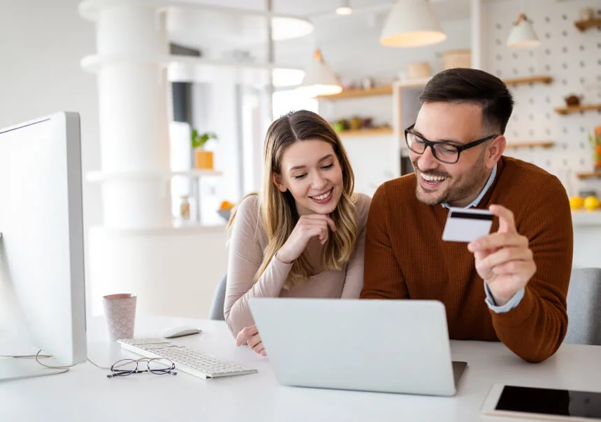 Woman and man at a computer browsing an offer online - lead nurturing in practice.